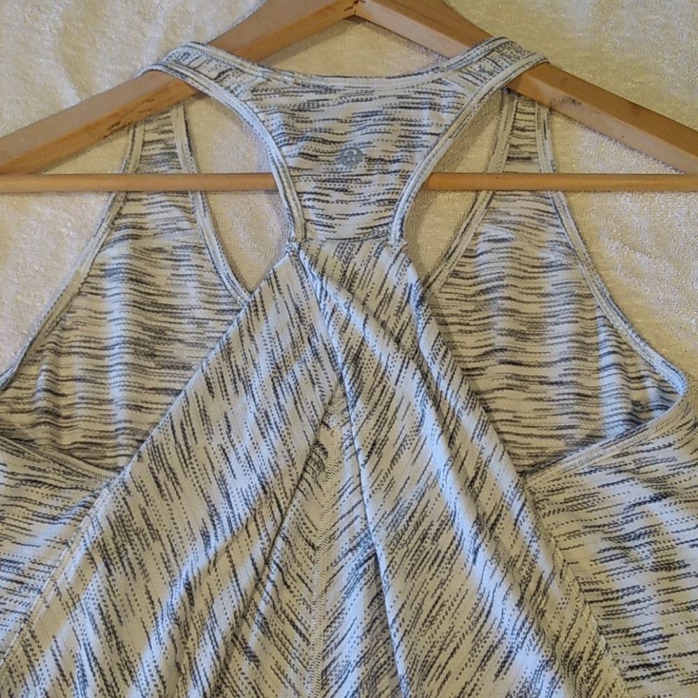 Lululemon Essential Tank - Picture 8 of 8